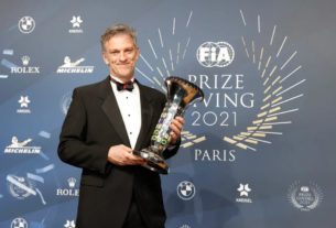 James Allison, diretor técnico da Mercedes, representou equipe octacampeã de construtores na cerimônia da FIA — Foto: Divulgação/FIA