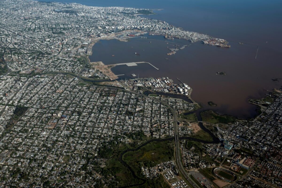 Vista aérea de Montevidéu, tirada em 6 de novembro de 2023 - AFP