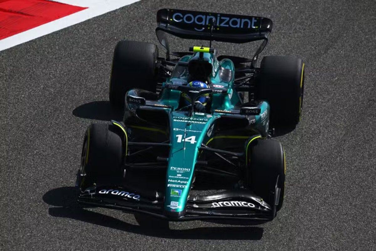 Vista de cima do AMR23, carro da Aston Martin para a F1 2023 — Foto: Clive Mason/Getty Images