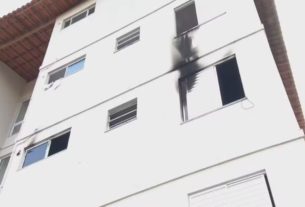 Apartamento que pegou fogo ficava no 2° andar de um dos prédios do condomínio — Foto: Reprodução/TV Bahia