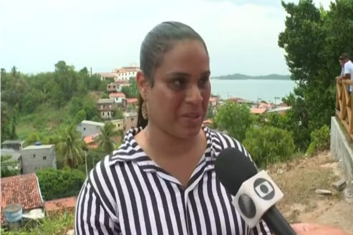 Mulher relatou de ter salvado nove pessoas do naufrágio — Foto: Reprodução/TV Bahia